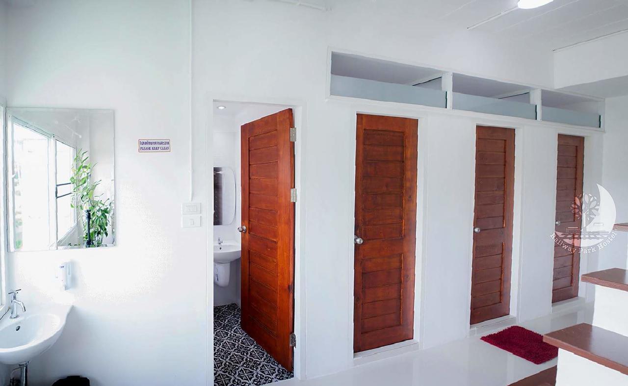Railway Park Hostel Чиангмай Екстериор снимка