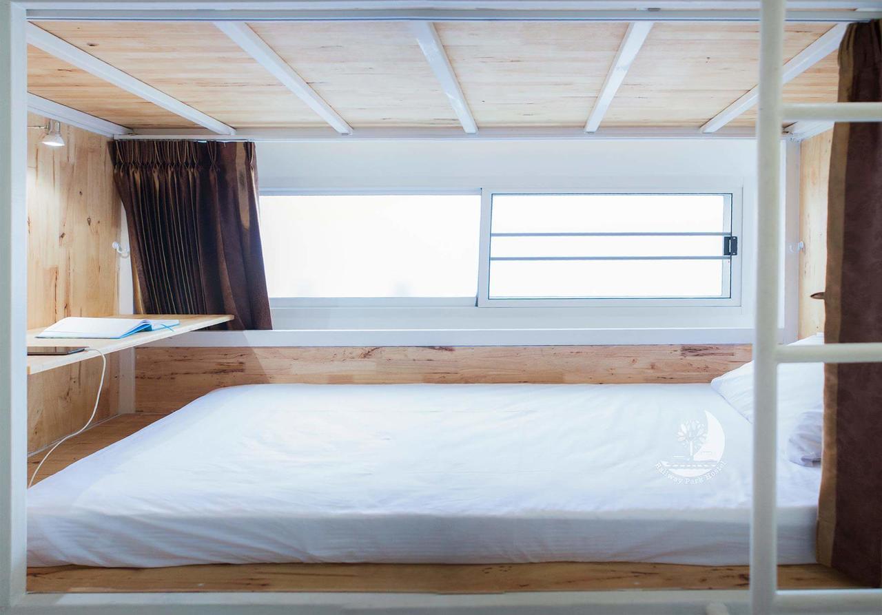 Railway Park Hostel Чиангмай Екстериор снимка