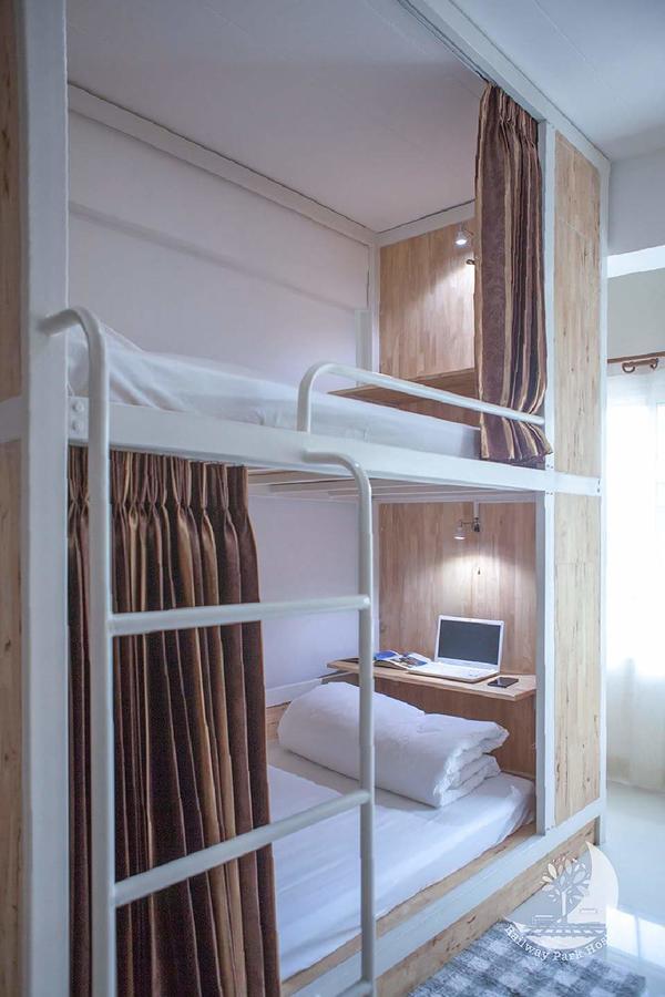 Railway Park Hostel Чиангмай Екстериор снимка