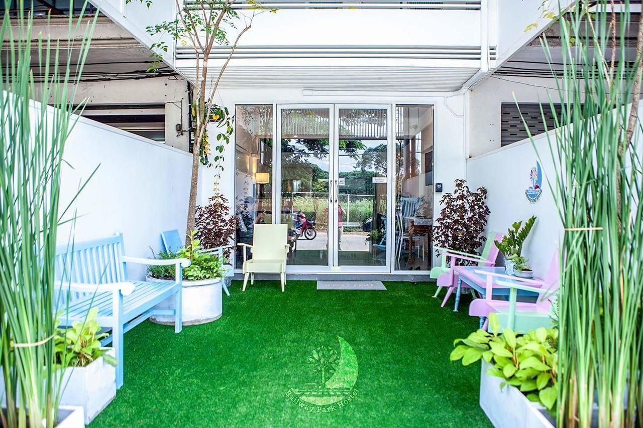Railway Park Hostel Чиангмай Екстериор снимка