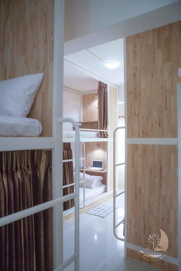 Railway Park Hostel Чиангмай Екстериор снимка