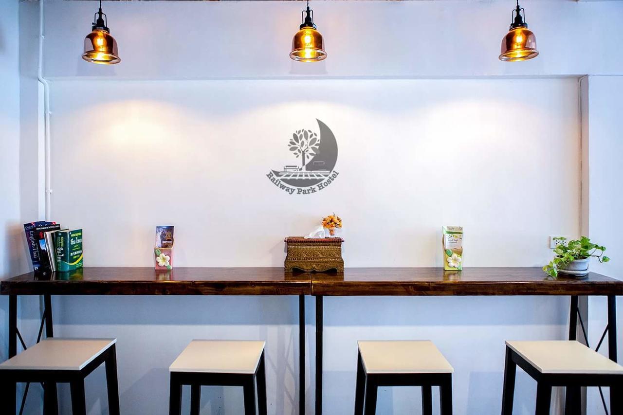 Railway Park Hostel Чиангмай Екстериор снимка