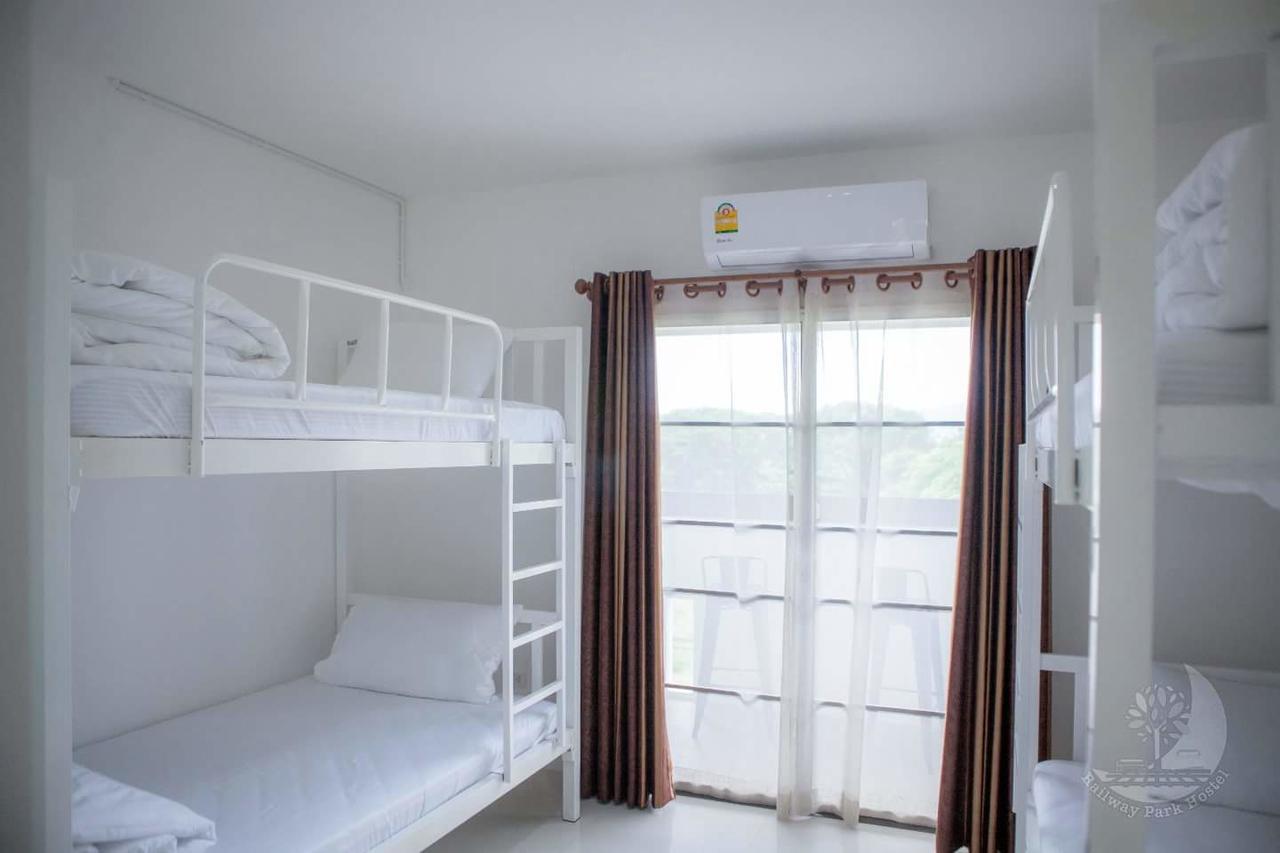 Railway Park Hostel Чиангмай Екстериор снимка
